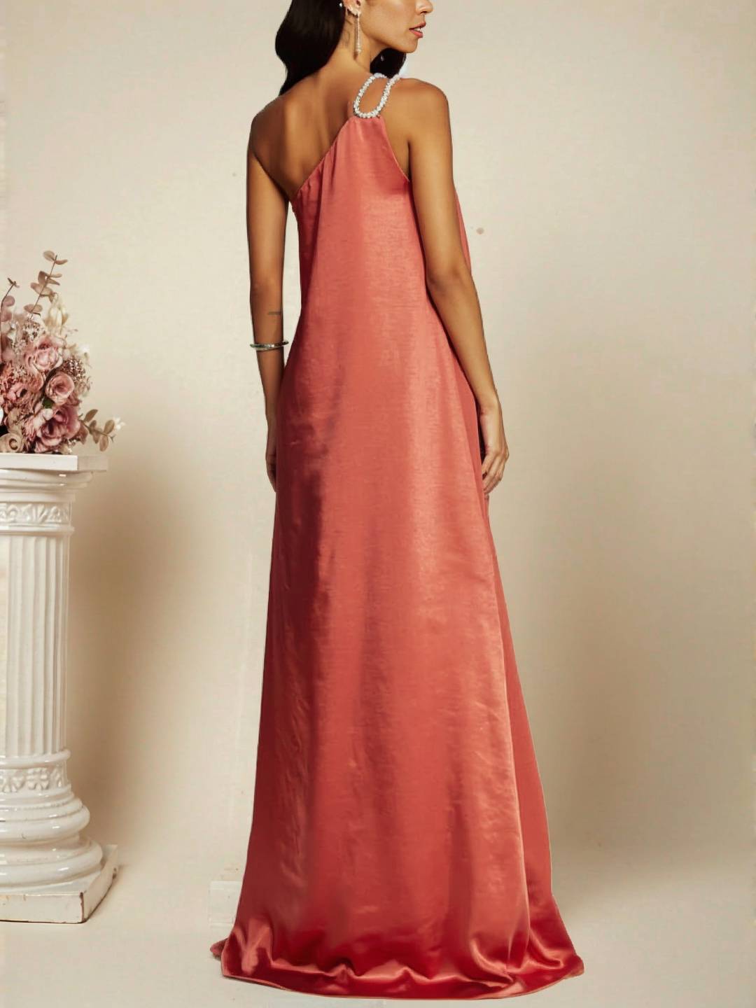 Cocolii longue robe longue asymétrique en satin détail bijou à l'épaule sans manches femme de soirée de plage