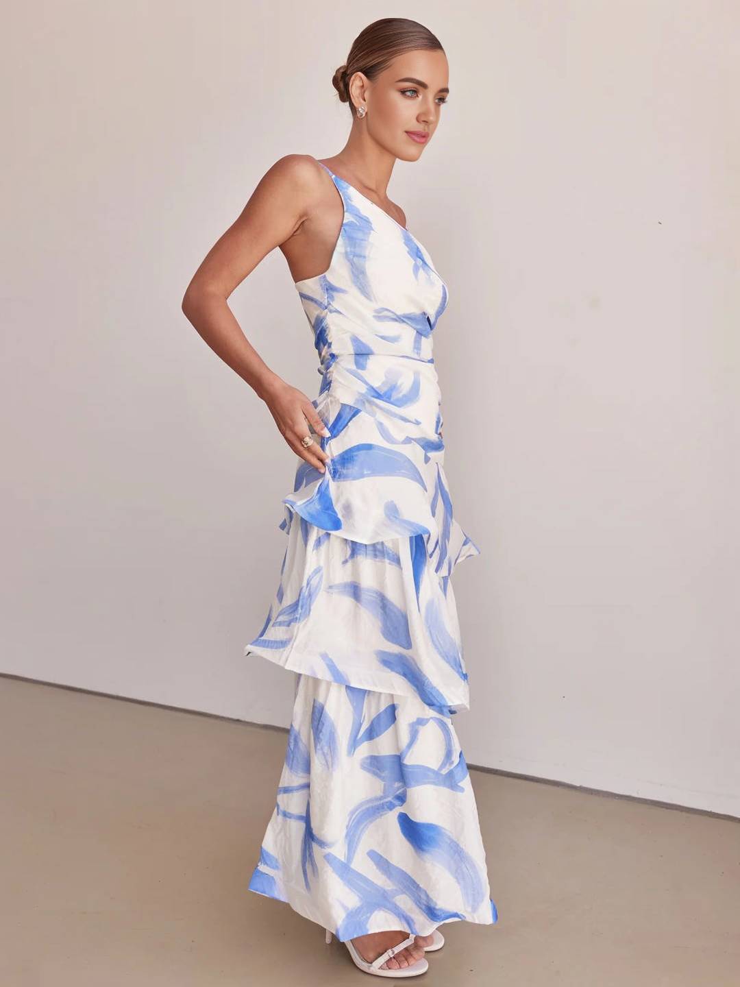 Cocolii robe longue plume motif une épaule dos nu peplum à volantée sans manches femme doux boho décontracté de plage