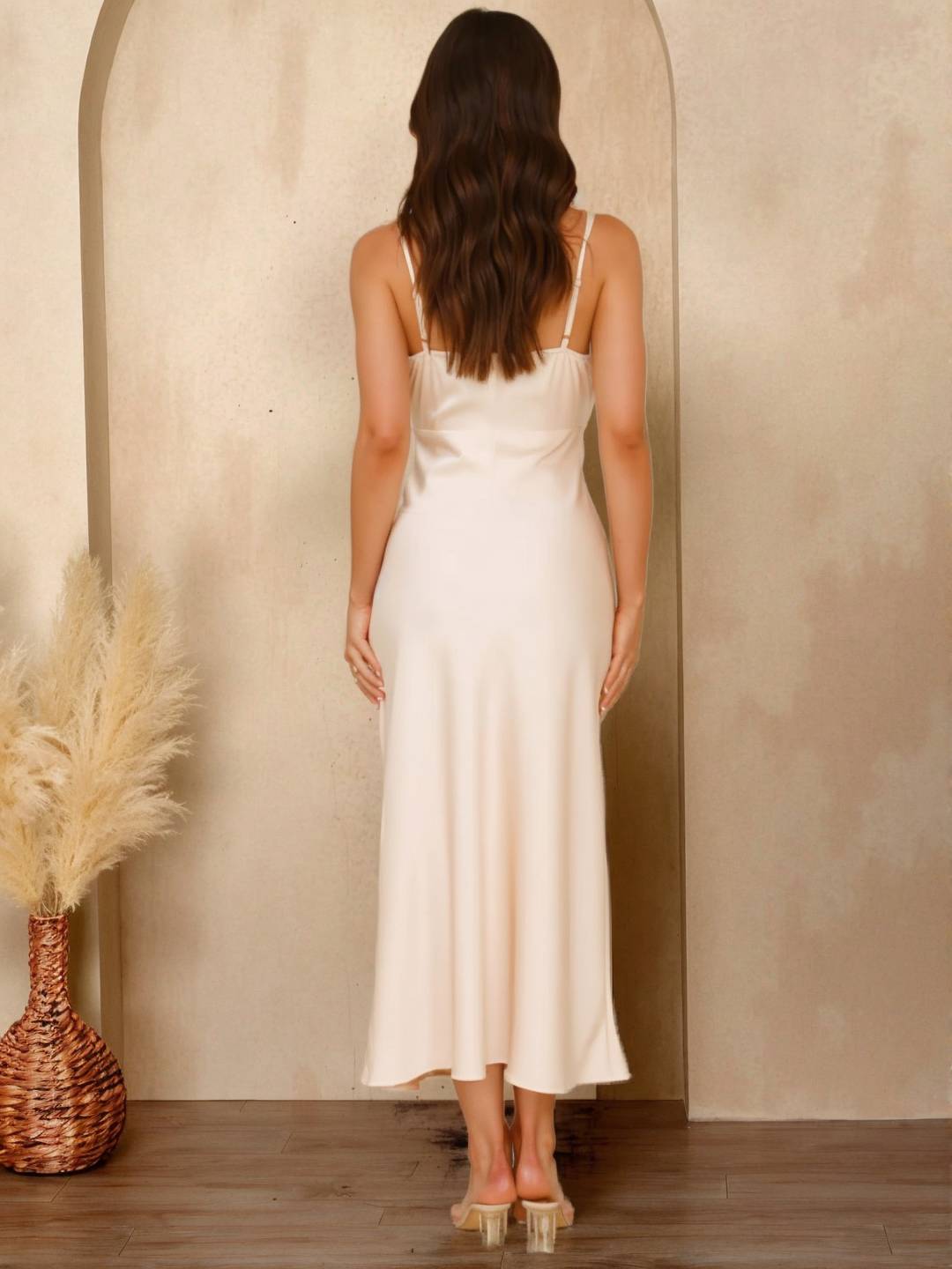 Cocolii longue robe en satin irrégulière v-cou col bénitier et dos nu sans manches élégant femme pour une soirée invité mariage