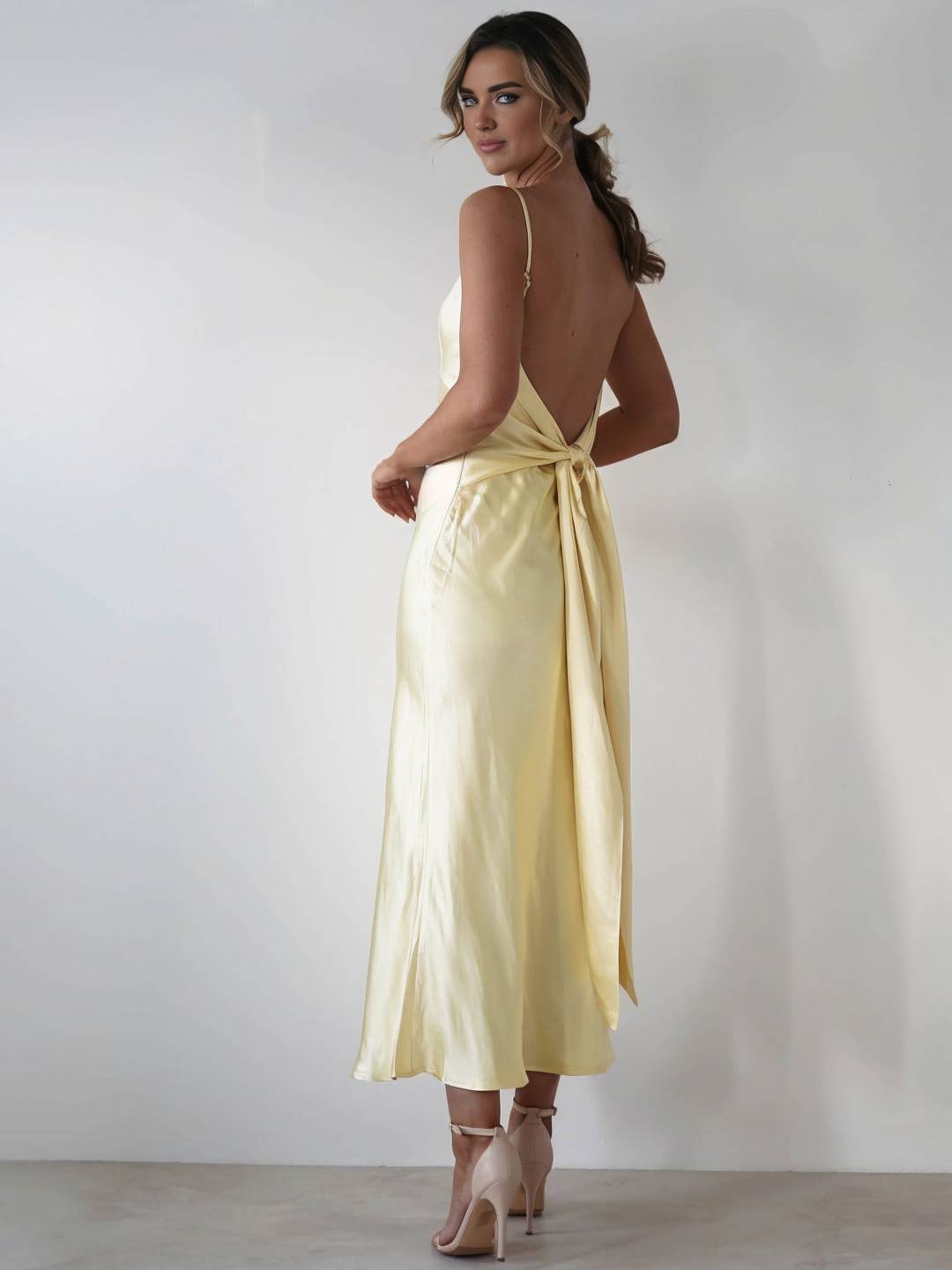 Cocolii longue robe en satin v-cou à fines brides dos nu sans manches femme casual élégant bal de promo de soirée pour mariage