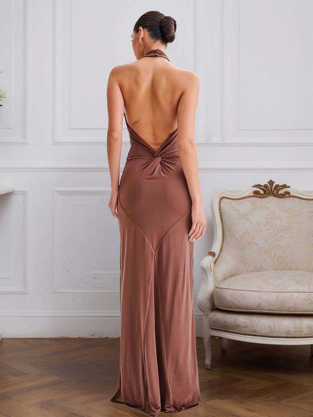 Cocolii robe de soirée longue à col licou torsadé et dos nu élégante et flatteuse pour une silhouette chic