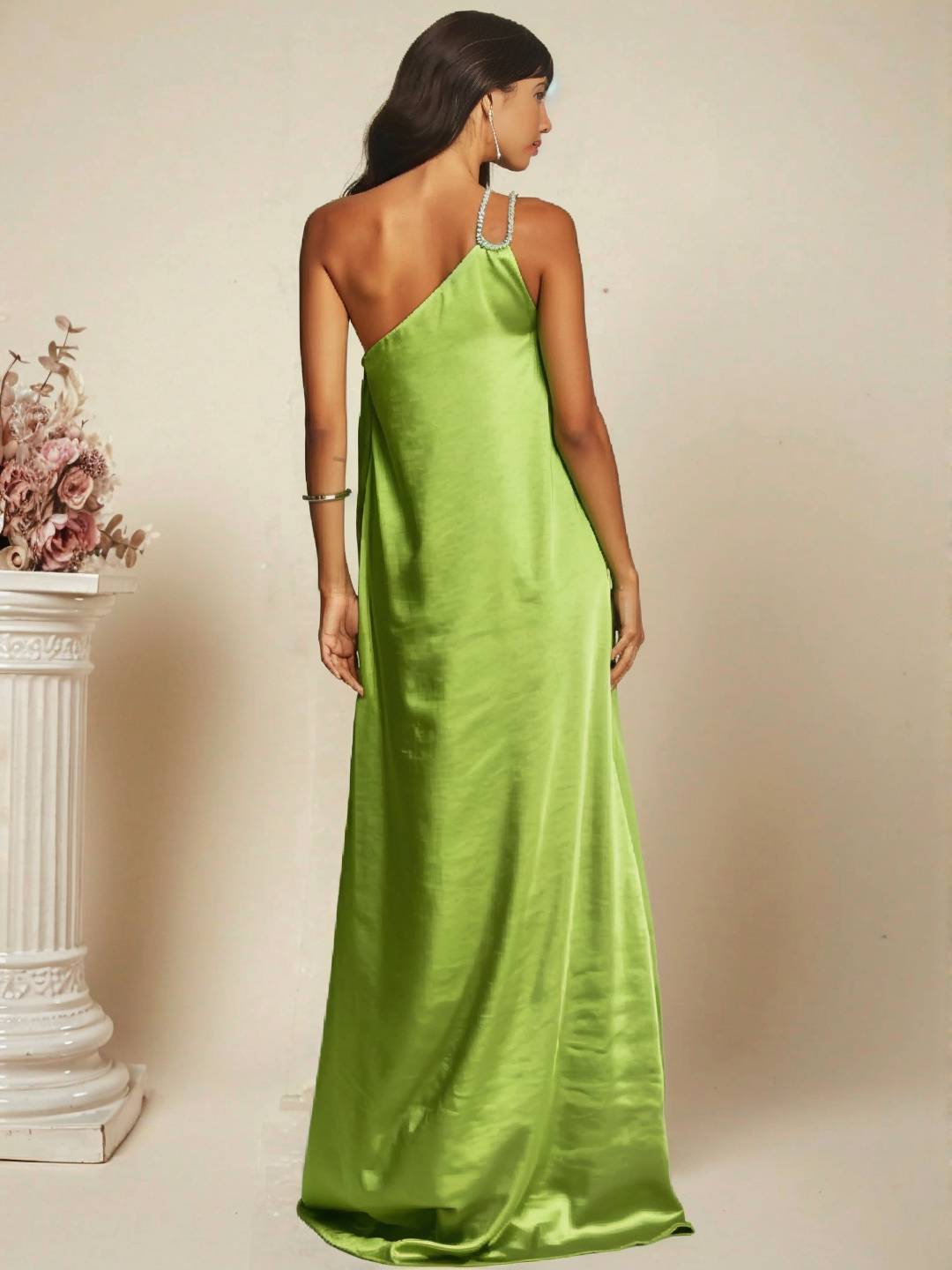 Cocolii longue robe longue asymétrique en satin détail bijou à l'épaule sans manches femme de soirée de plage