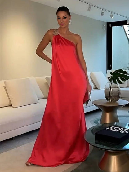 Cocolii longue robe longue asymétrique en satin détail bijou à l'épaule sans manches femme de soirée de plage