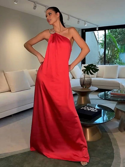 Cocolii longue robe longue asymétrique en satin détail bijou à l'épaule sans manches femme de soirée de plage