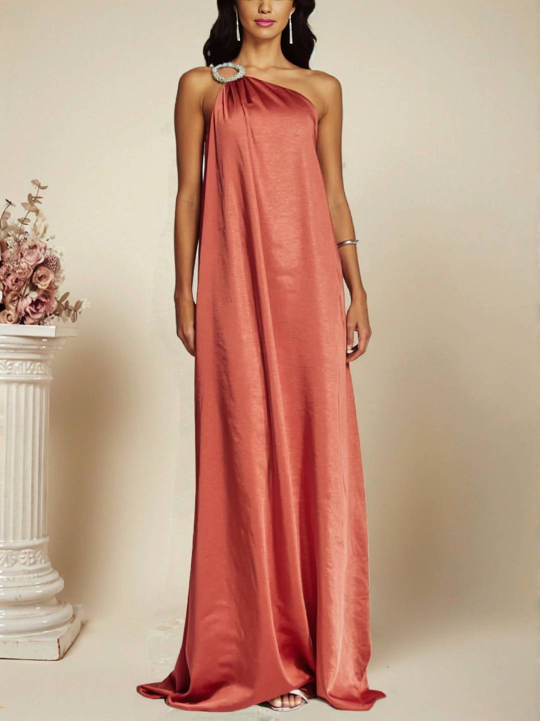 Cocolii longue robe longue asymétrique en satin détail bijou à l'épaule sans manches femme de soirée de plage