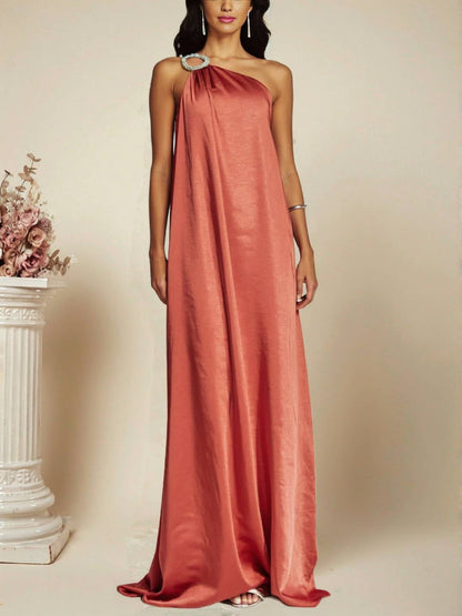 Cocolii longue robe longue asymétrique en satin détail bijou à l'épaule sans manches femme de soirée de plage