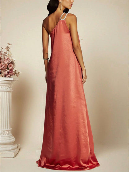 Cocolii longue robe longue asymétrique en satin détail bijou à l'épaule sans manches femme de soirée de plage