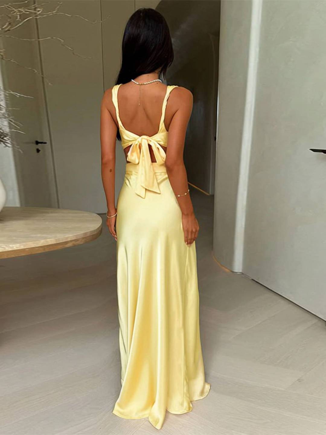 Cocolii robe longue en satin noeud papillon dos nu décolleté plongeant sans manches femme élégant invité mariage pour une soirée d'été