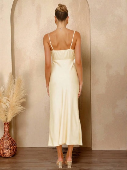 Cocolii longue robe en satin irrégulière v-cou col bénitier et dos nu sans manches élégant femme pour une soirée invité mariage