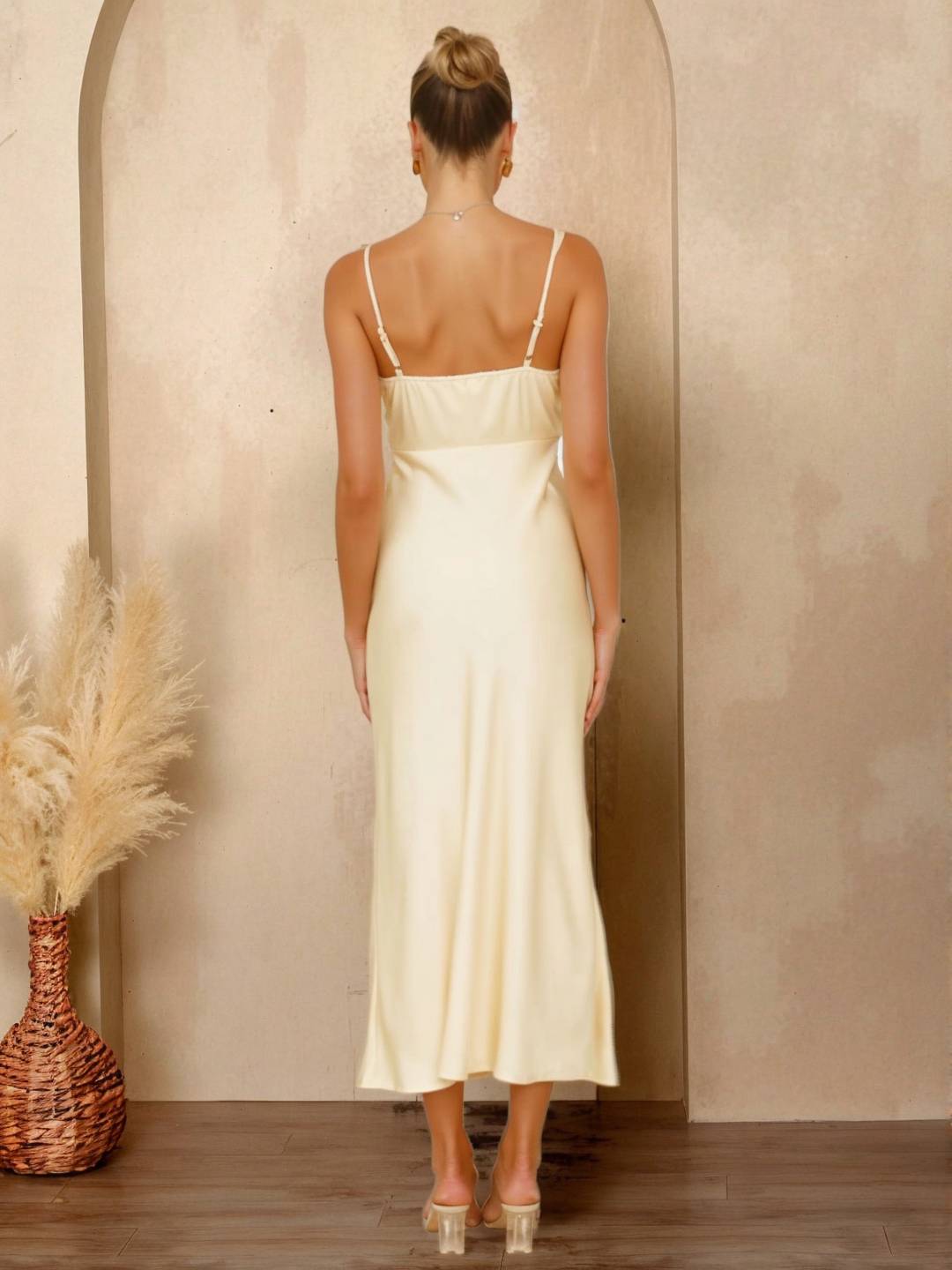 Cocolii longue robe en satin irrégulière v-cou col bénitier et dos nu sans manches élégant femme pour une soirée invité mariage