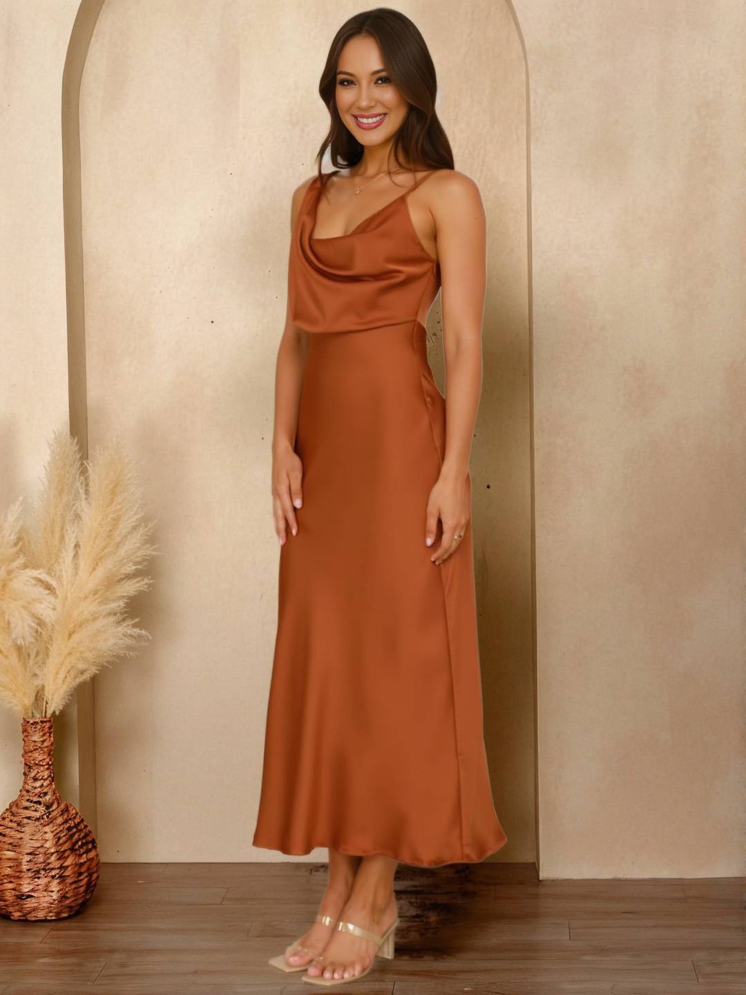 Cocolii longue robe en satin irrégulière v-cou col bénitier et dos nu sans manches élégant femme pour une soirée invité mariage