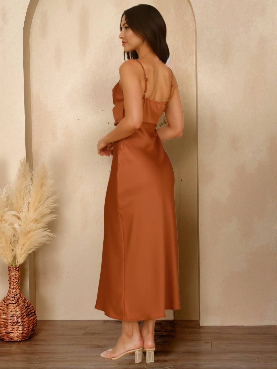 Cocolii longue robe en satin irrégulière v-cou col bénitier et dos nu sans manches élégant femme pour une soirée invité mariage