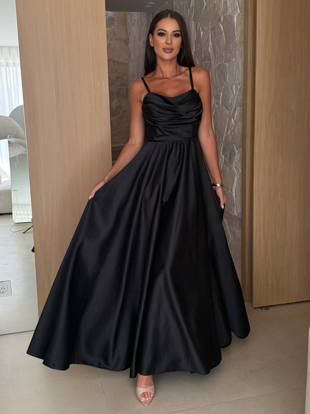 Cocolii longue robe en satin unicolore fendu le côté à fines brides col bénitier sans manches femme élégant de soirée cérémonie