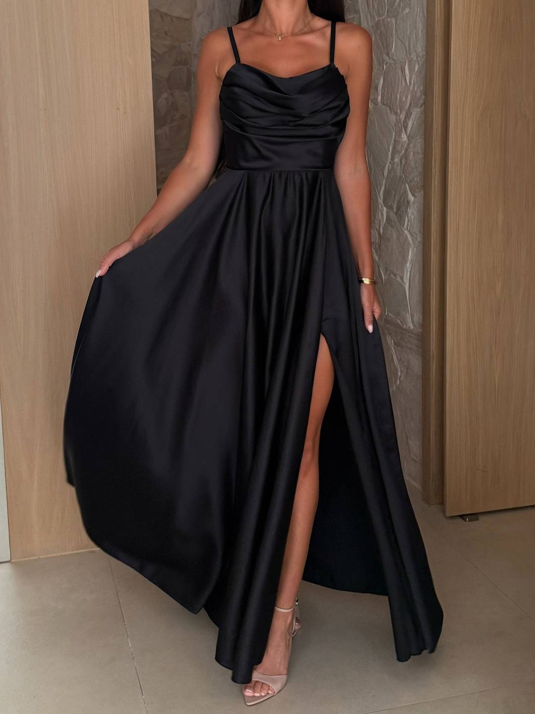 Cocolii longue robe en satin unicolore fendu le côté à fines brides col bénitier sans manches femme élégant de soirée cérémonie