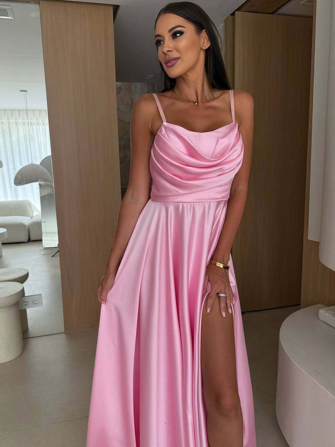 Cocolii longue robe en satin unicolore fendu le côté à fines brides col bénitier sans manches femme élégant de soirée cérémonie