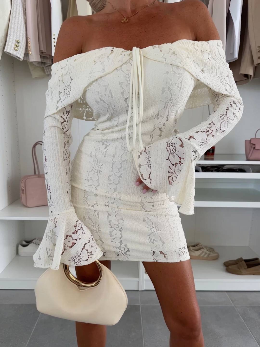 Cocolii robe courte en dentelle moulante bustier col bateau manches évasées manches longues casual boho de cocktail anniversaire