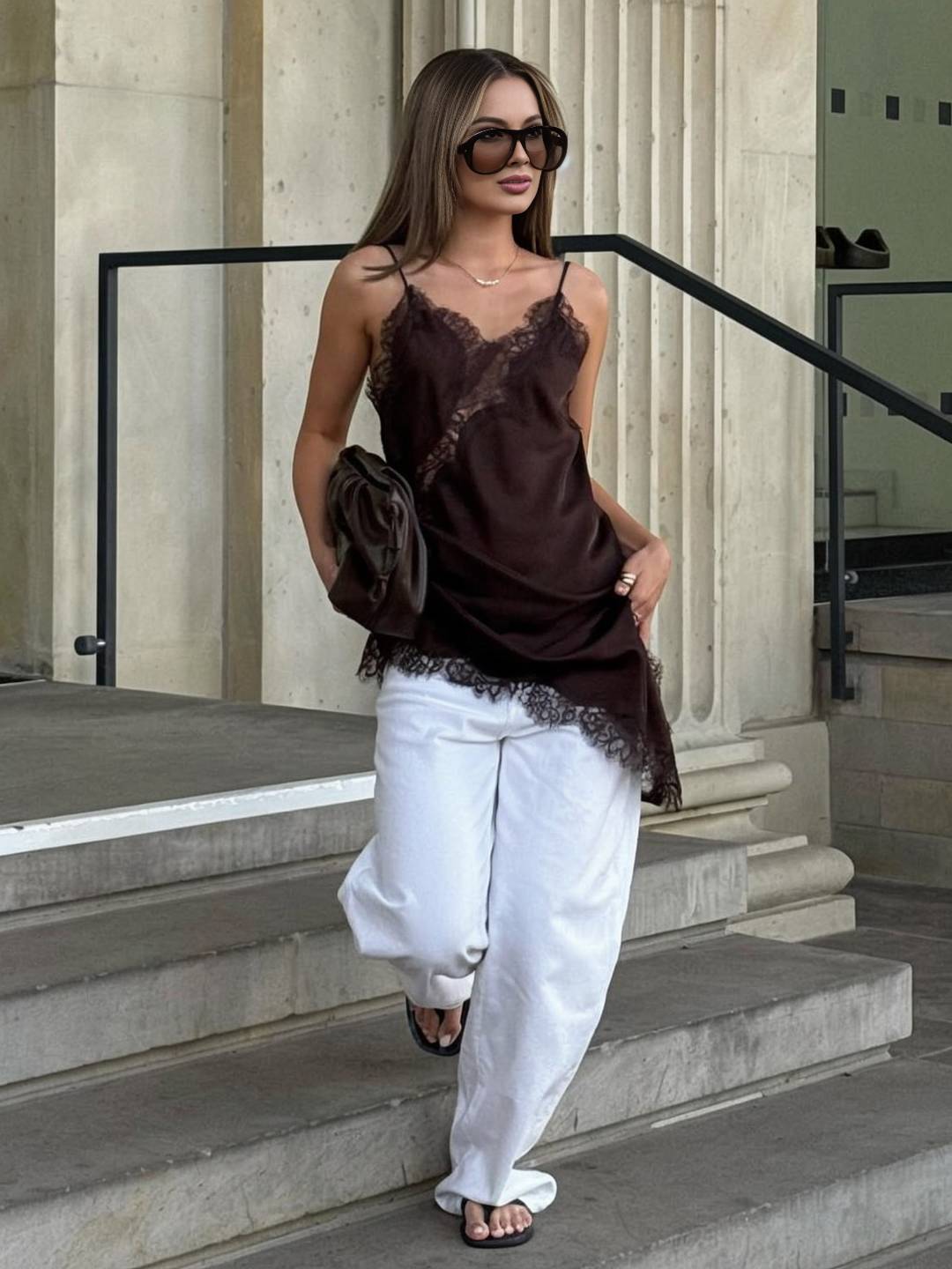 Cocolii robe courte femme en satin et dentelle irrégulière à fines brides v-cou sans manches ourlet asymétrique chic