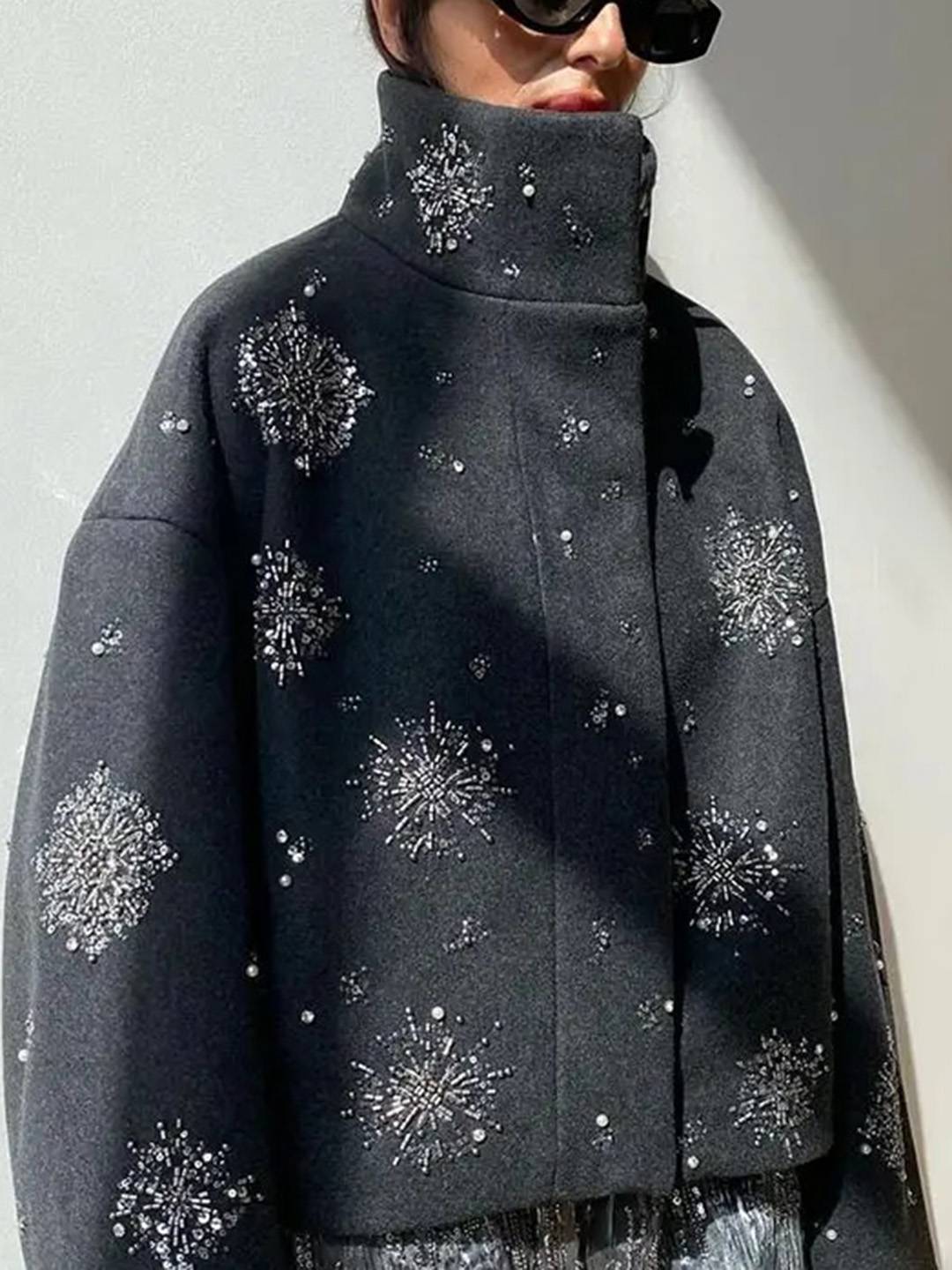 Cocolii court manteau gris femme avec brillante paillette broderies flocons de neige scintillantes et col montant oversized veste