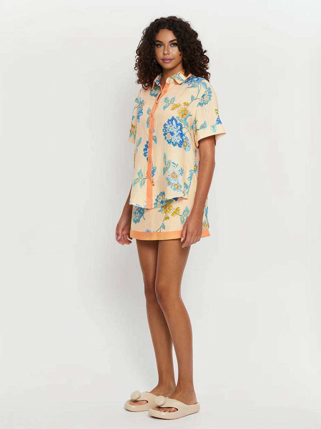 Cocolii ensemble tenue avec jpue imprimé à fleurie boutonnage col chemise manches courtes chemise femme décontracté bleu jaune